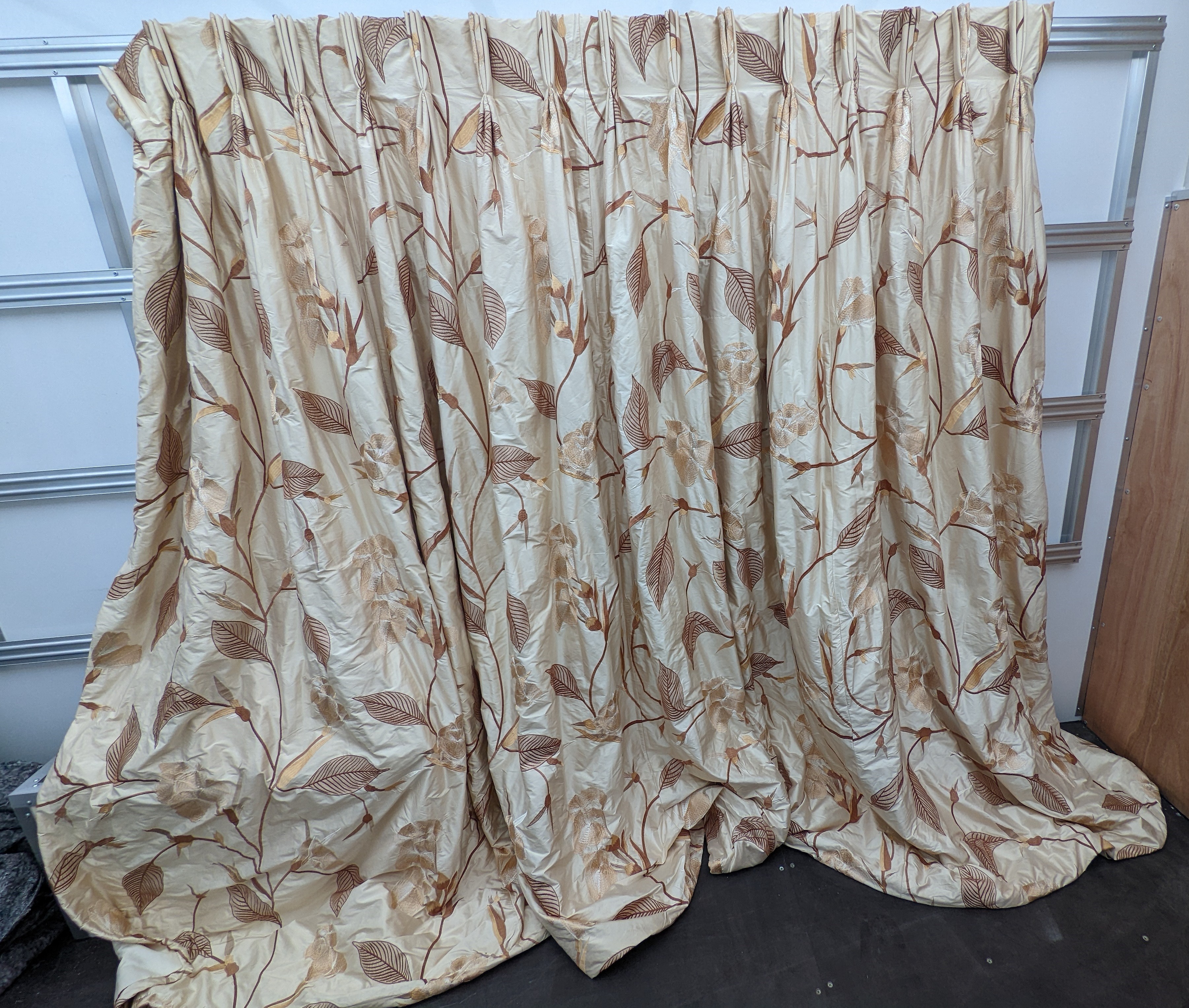 A pair of floral lined curtains. Approximate measurements: Width of top 230cm, Width of bottom 420cm Length 250cm